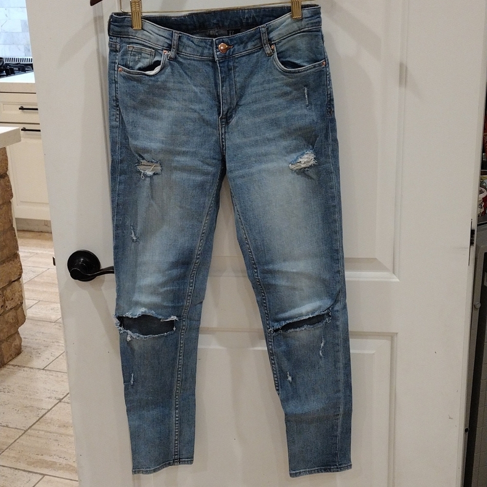 H&M Distressed Light Wash Skinny Jeans Size 6